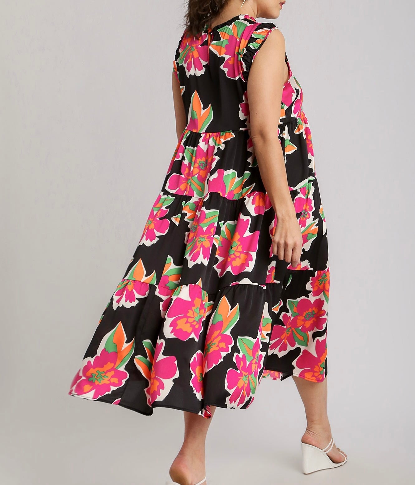 Floral Print in a Black   Midi Dress