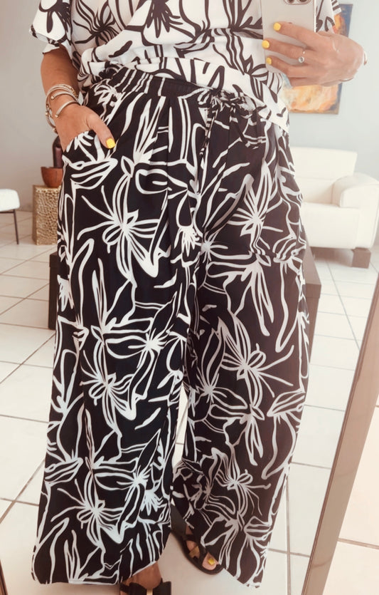 Small - Black & Write Plant Print Pants