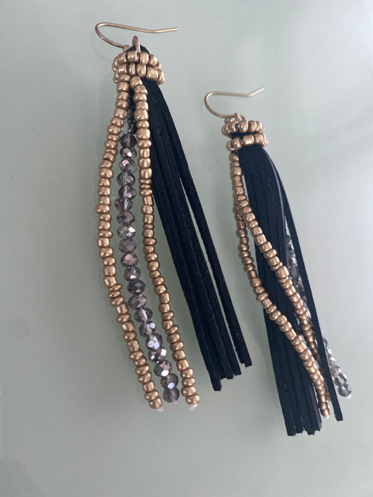 Pantallas - Black Beads and Leather Earrings